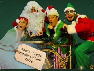 photo du père noël en compagnie de 3 autres personnes déguisées en lutin